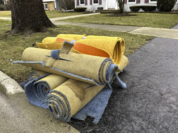 Carpet Haul Away Service in Lake Zurich